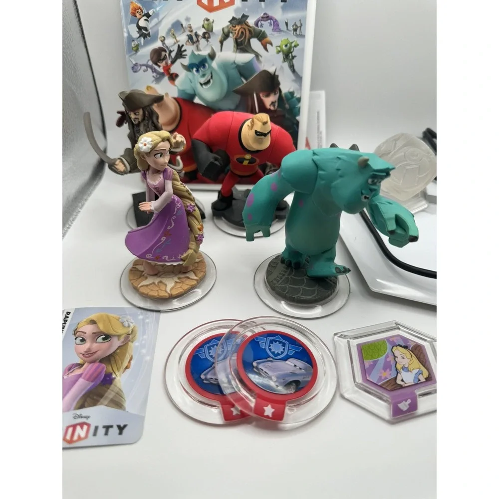 Wii Disney Infinity Game Portal Starter Bundle 4 Figures Power Discs Crystal
